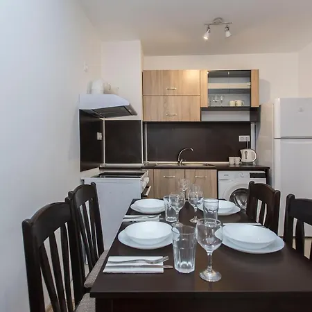 Aparthotel Modern And Bright Near Center - Free Parking 4*