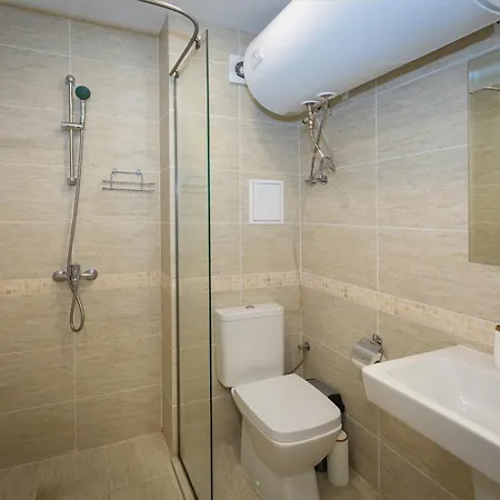Aparthotel Modern And Bright Near Center - Free Parking 4*