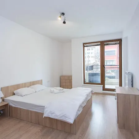 Modern And Bright Near Center - Free Parking 4* София