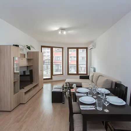 Modern And Bright Near Center - Free Parking 4*