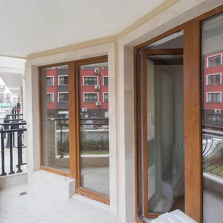 Modern And Bright Near Center - Free Parking 4*