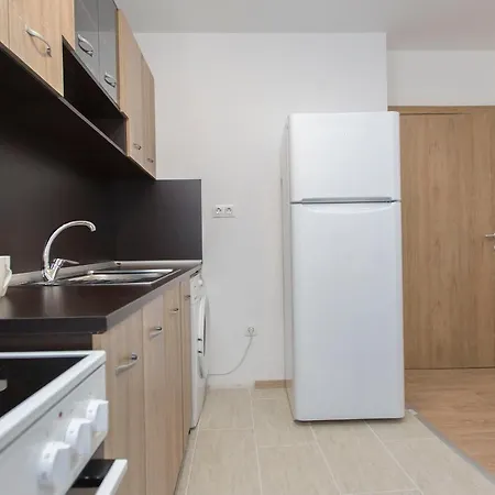Modern And Bright Near Center - Free Parking アパートホテル