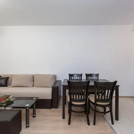 Modern And Bright Near Center - Free Parking Hotel apartamentowy