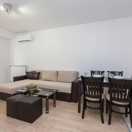 Апарт-отель Modern And Bright Near Center - Free Parking