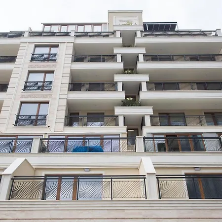 Modern And Bright Near Center - Free Parking Hotel apartamentowy 4*