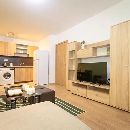 Modern And Bright Near Center - Free Parking 4*