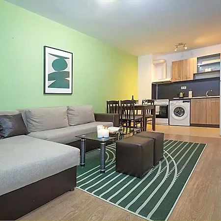Modern And Bright Near Center - Free Parking