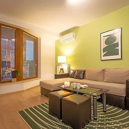 Modern And Bright Near Center - Free Parking 4*