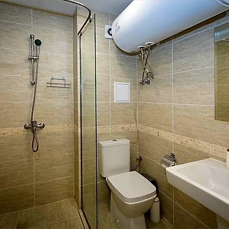 Modern And Bright Near Center - Free Parking 4* 소피아