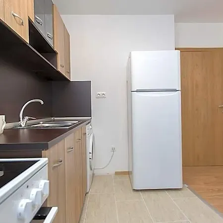 Modern And Bright Near Center - Free Parking 4*