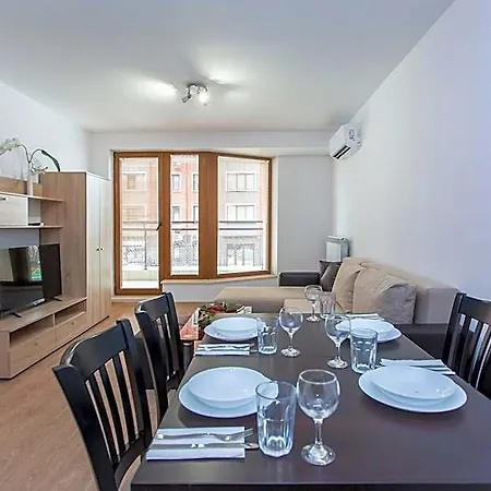 아파트호텔 Modern And Bright Near Center - Free Parking 4*