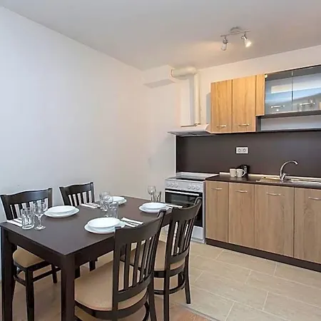 아파트호텔 Modern And Bright Near Center - Free Parking