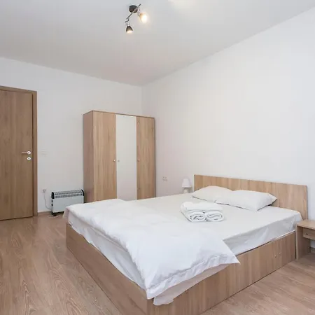 Modern And Bright Near Center - Free Parking Апартхотел София