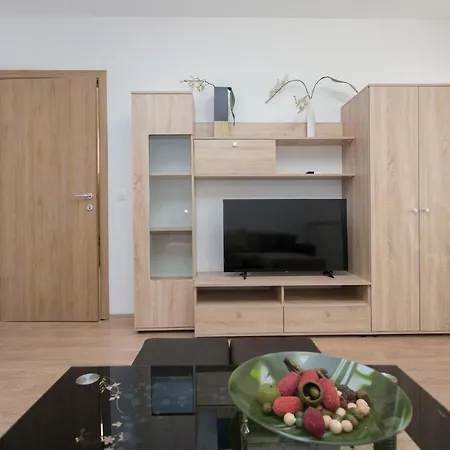 Апартхотел Modern And Bright Near Center - Free Parking *