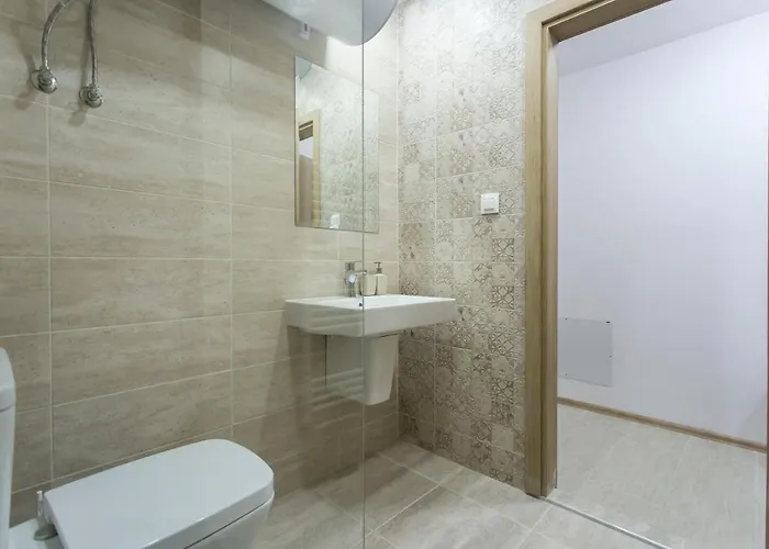 Aparthotel Modern And Bright Near Center - Free Parking 4*