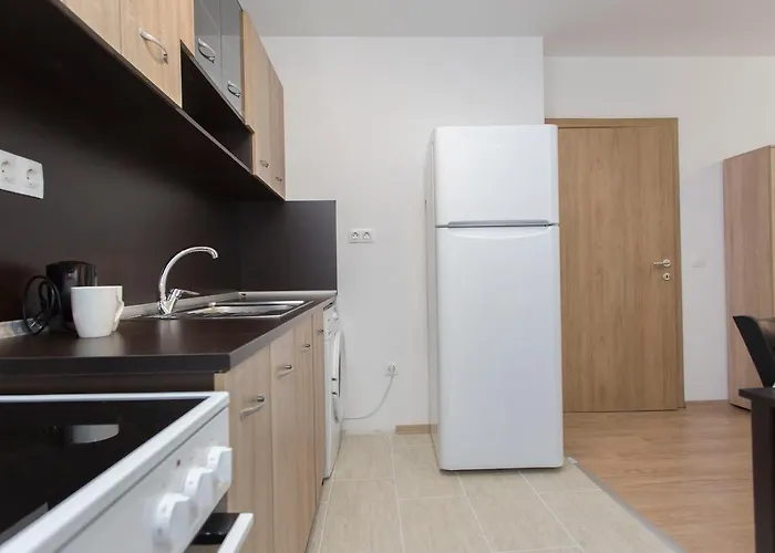 Modern And Bright Near Center - Free Parking Aparthotel