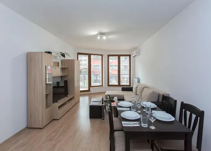 Modern And Bright Near Center - Free Parking 4*