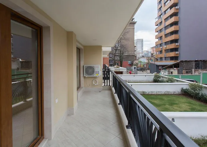 Modern And Bright Near Center - Free Parking Aparthotel Sofia
