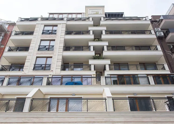 Modern And Bright Near Center - Free Parking Aparthotel 4*