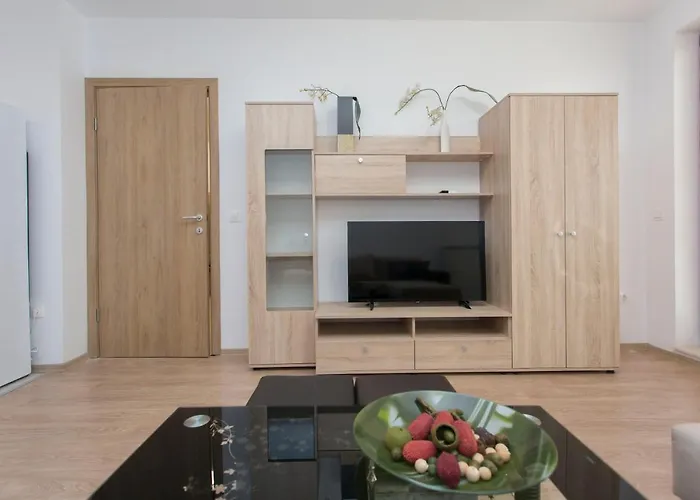 Aparthotel Modern And Bright Near Center - Free Parking 4*