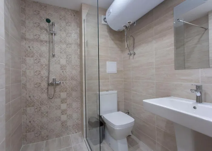 Modern And Bright Near Center - Free Parking Aparthotel