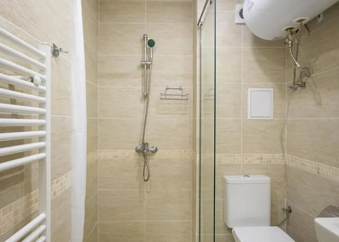 Modern And Bright Near Center - Free Parking Aparthotel