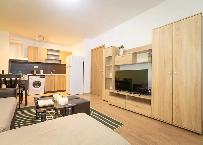 Modern And Bright Near Center - Free Parking 4*